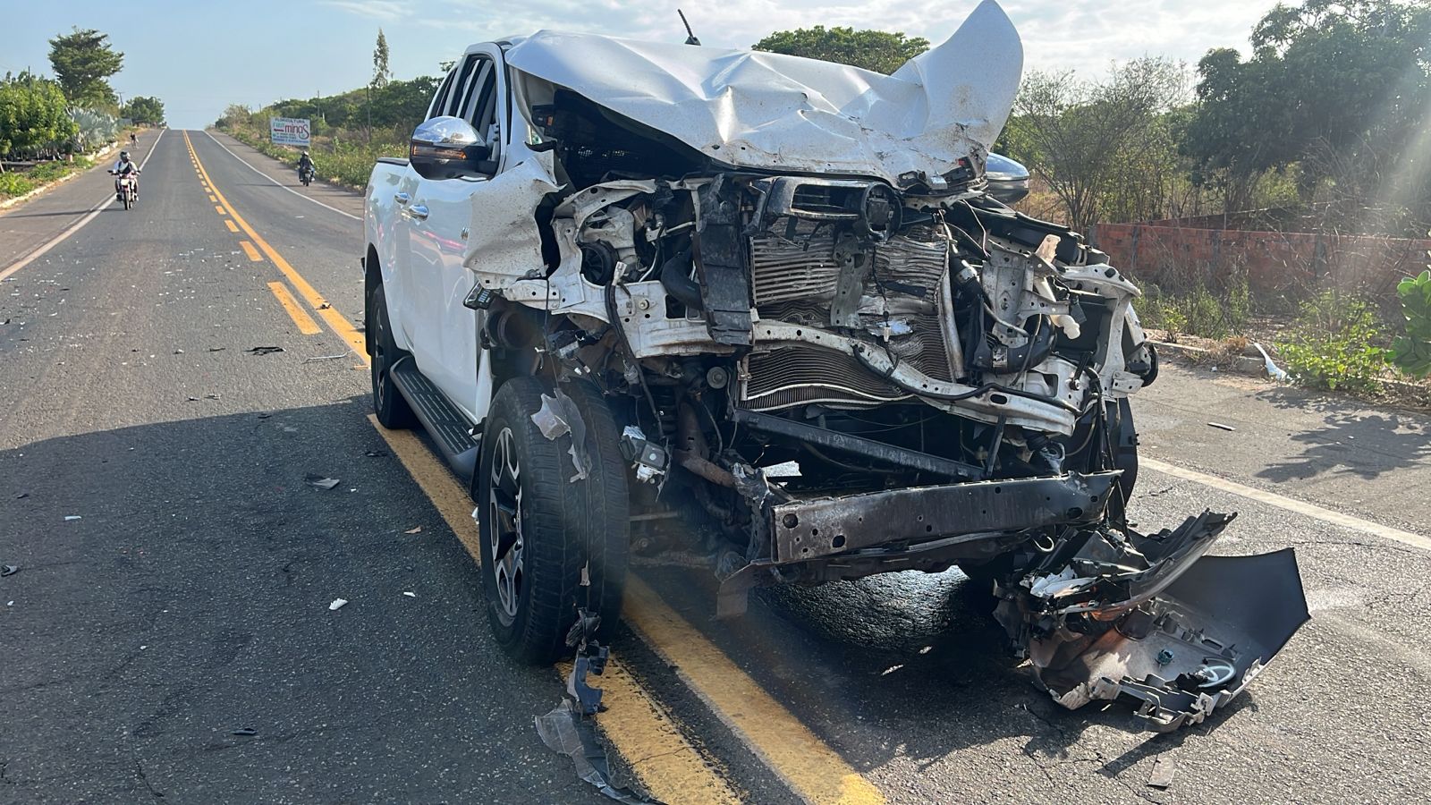 Colisão entre duas Hilux deixa 3 feridos em Parnaíba