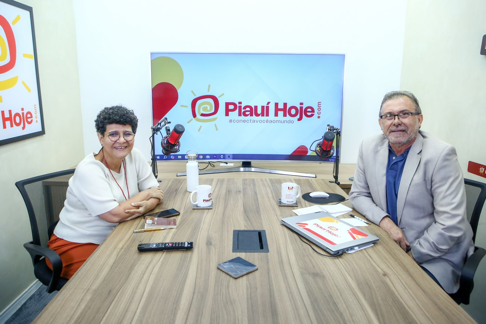 Rejane Tavares em bate-papo com o jornalista Luiz Brandão