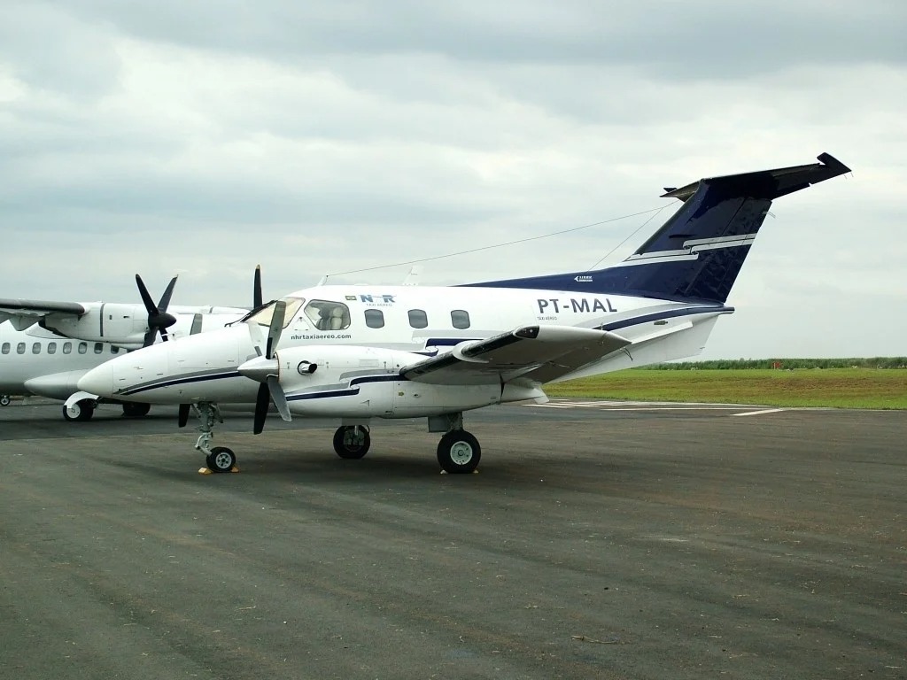 Avião era do modelo Embraer 121 