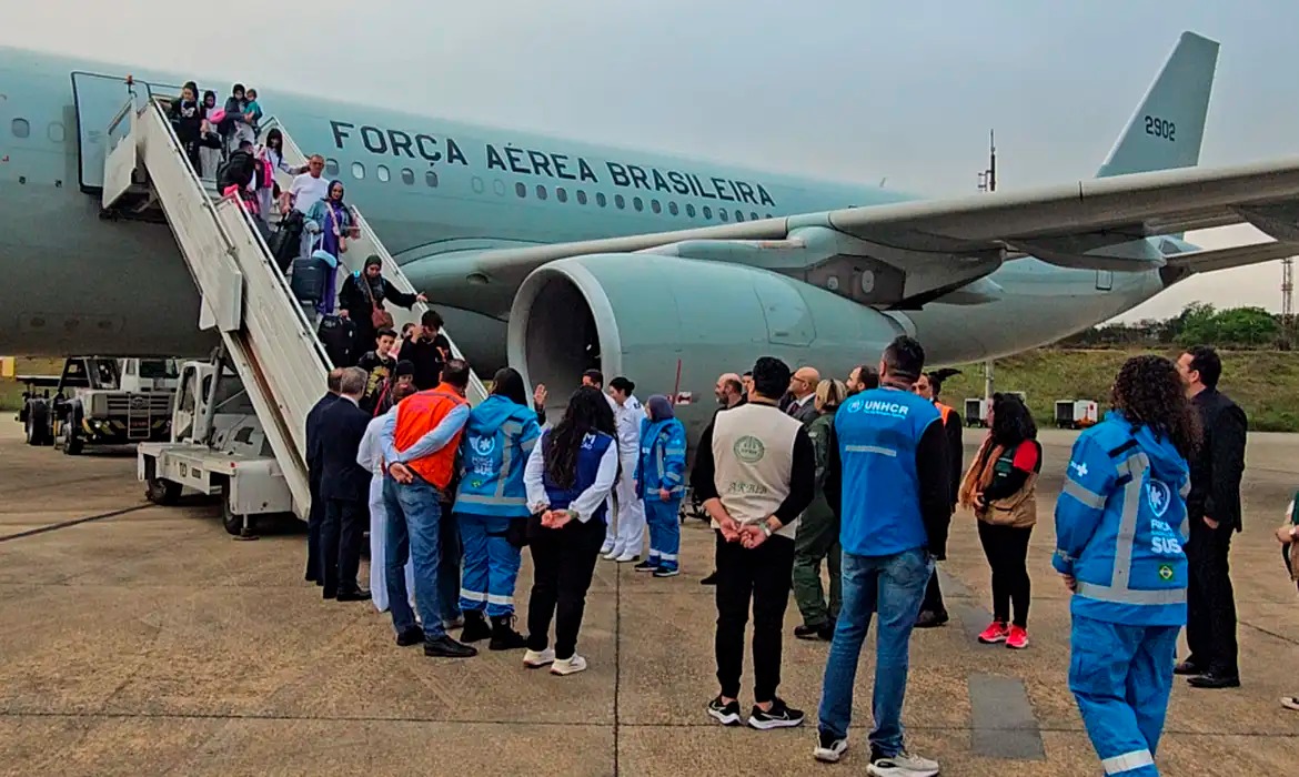 Aeronave com 221 brasileiros repatriados do Líbano