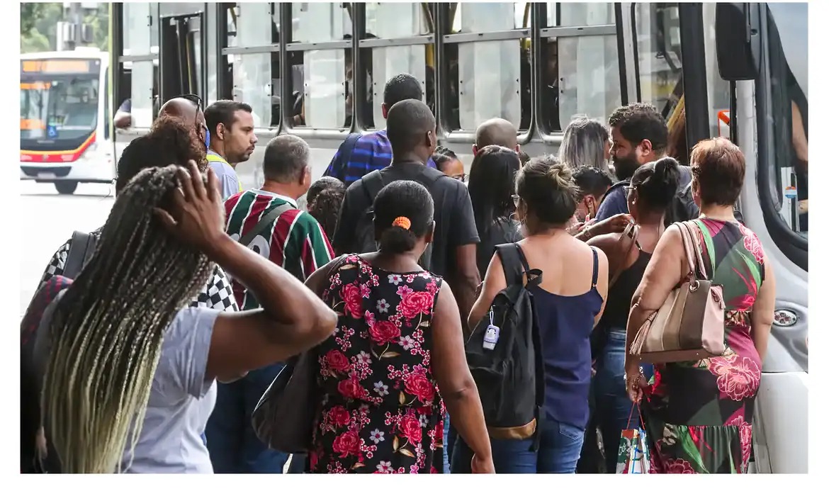 Taxa de desemprego entre mulheres foi maior que entre homens