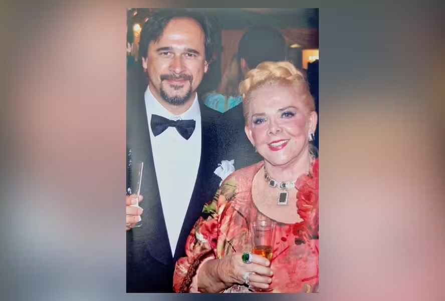 Regina Gonçalves, socialite e moradora do luxuoso edifício Chopin, com o ex-motorista José Marcos Chaves Ribeiro