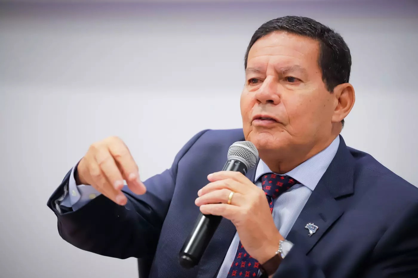 O general e senador Hamilton Mourão