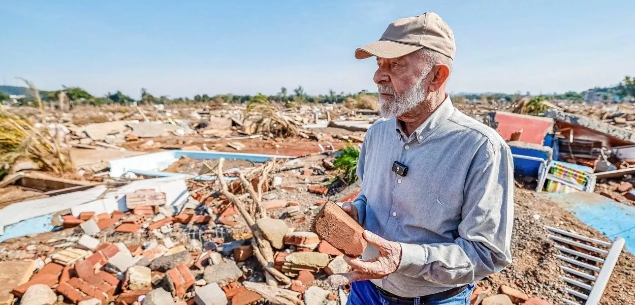 Presidente da República, Luiz Inácio Lula da Silva, durante visita ao bairro Passo de Estrela. Cruzeiro do Sul - RS