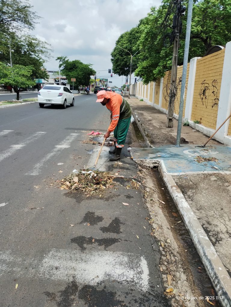 Trabalhador da limpeza pública de Teresina