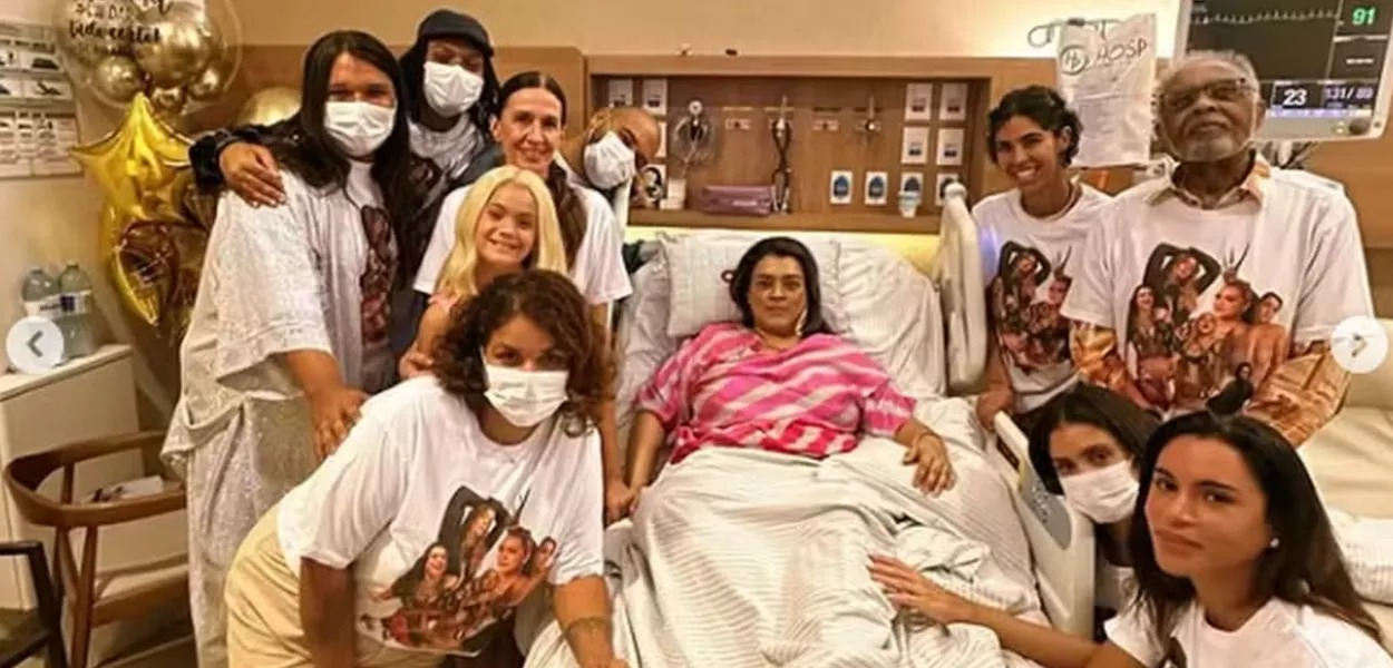 Preta Gil e família no hospital