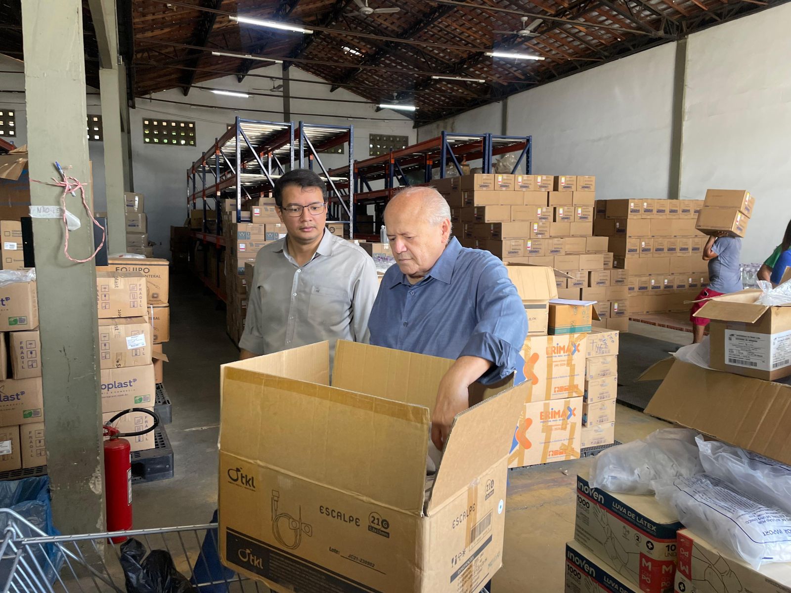 FMS recebe primeiros caminhões com insumos e medicamentos para abastecimento emergencial da Saúde