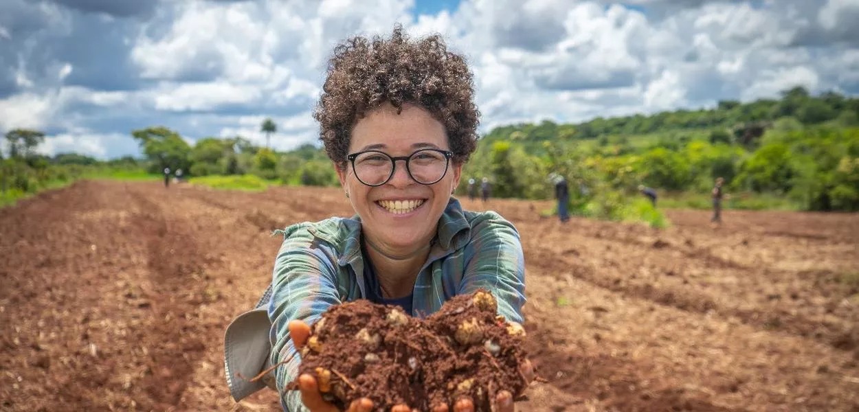 Bióloga e fundadora da VerdeNovo Sementes, Bárbara Pacheco