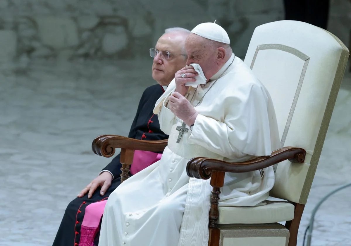 Papa Francisco é hospitalizado para continuidade do tratamento de bronquite