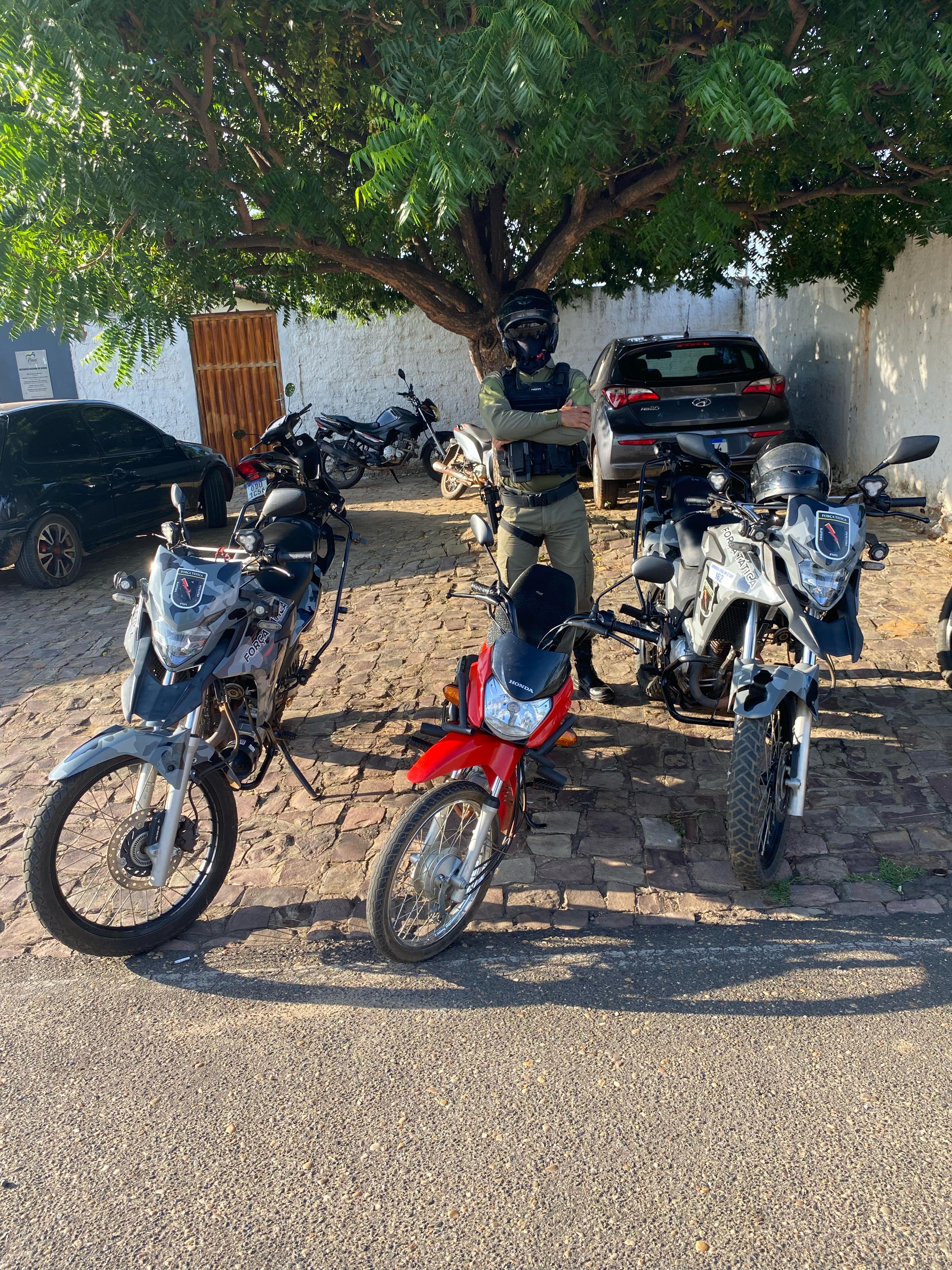 Adolescente foi flagrado realizando a manobra arriscada, popularmente conhecida como