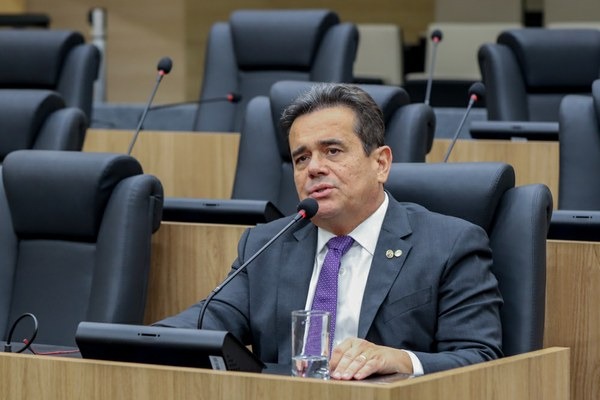 Deputado Henrique Pires apresenta moção de apoio a estudos sobre exploração de petróleo no Piauí