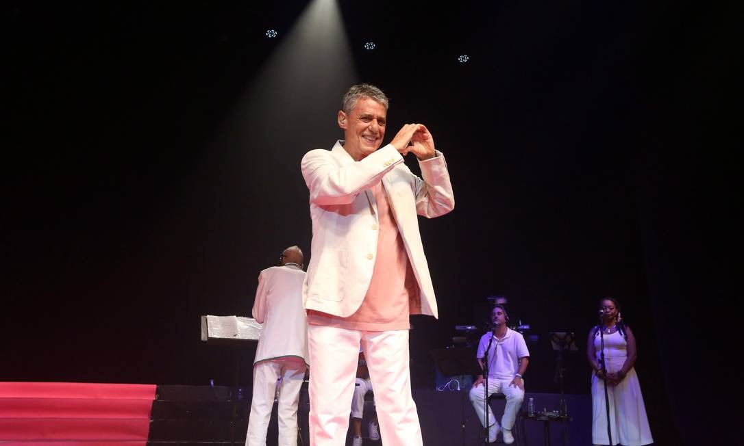 Show de Verão da Mangueira reúne nomes como Chico Buarque e Maria Bethânia