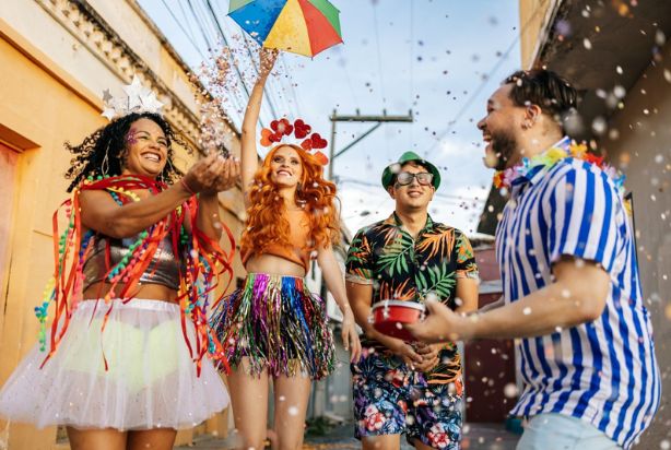 Carnaval é momento de liberdade, mas também pode gerar pressão para seguir padrões de beleza