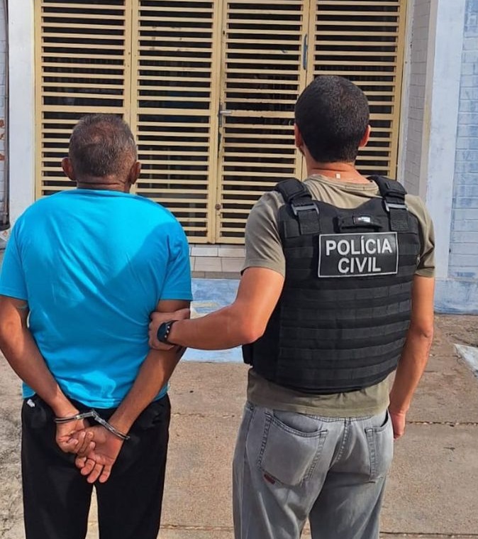 O homem ainda tentou fugir, mas foi capturado pela polícia
