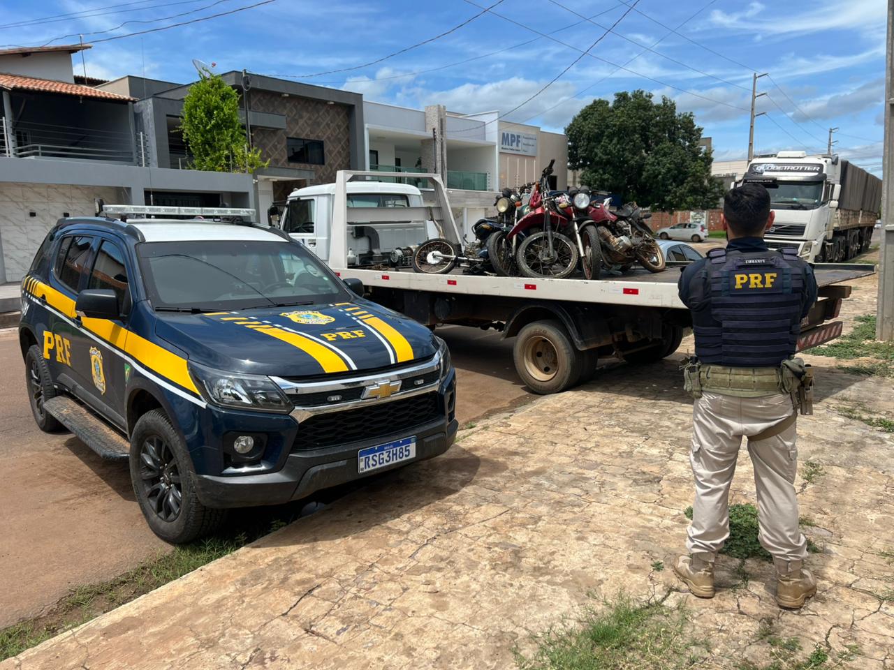 As motocicletas estavam sendo transportadas do Pará para a Bahia