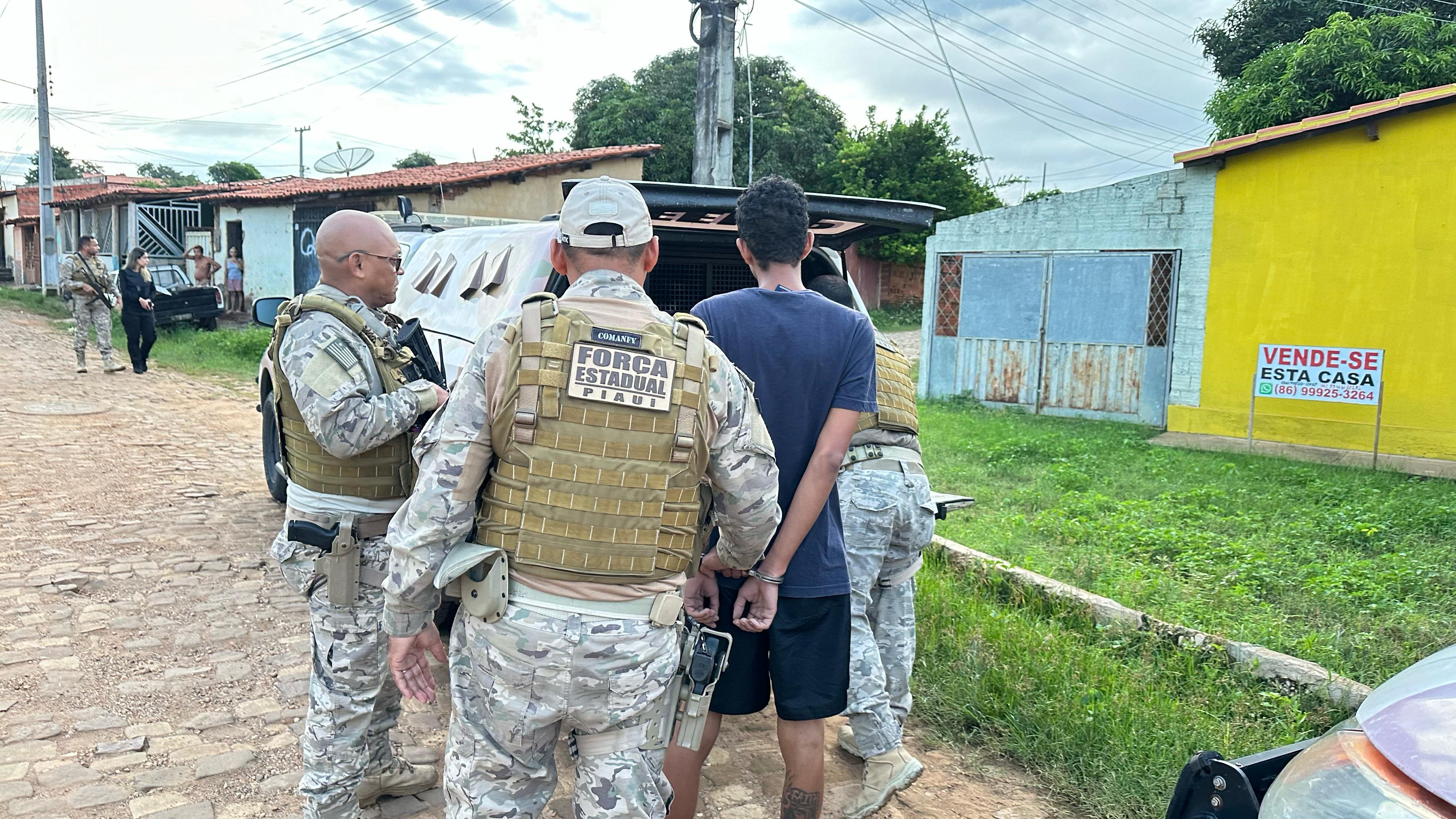 Três pessoas foram presas durante a operação