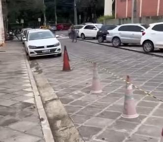 Muitos estabelecimentos colocam cones para marcar vagas em vias públicas