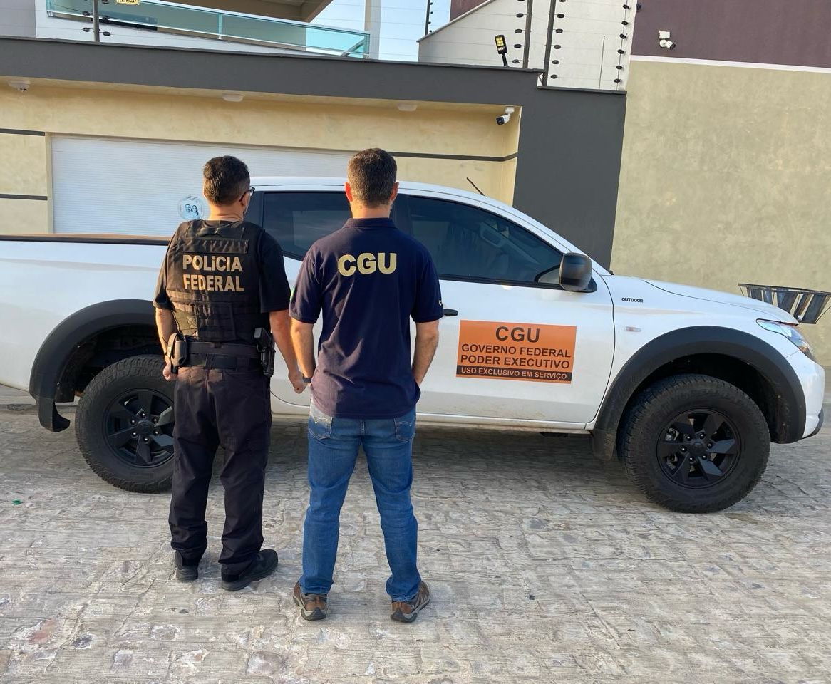 24 policiais federais e 3 auditores da CGU trabalham na operação