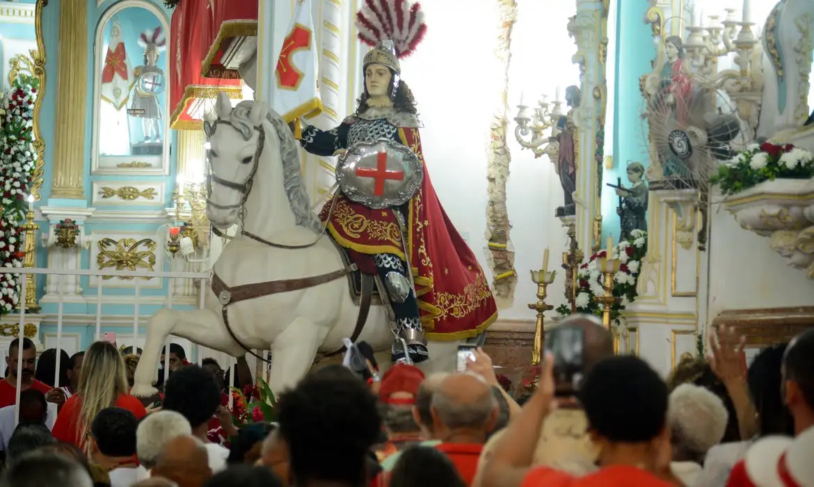 São Jorge, celebrado por católicos como santo guerreiro
