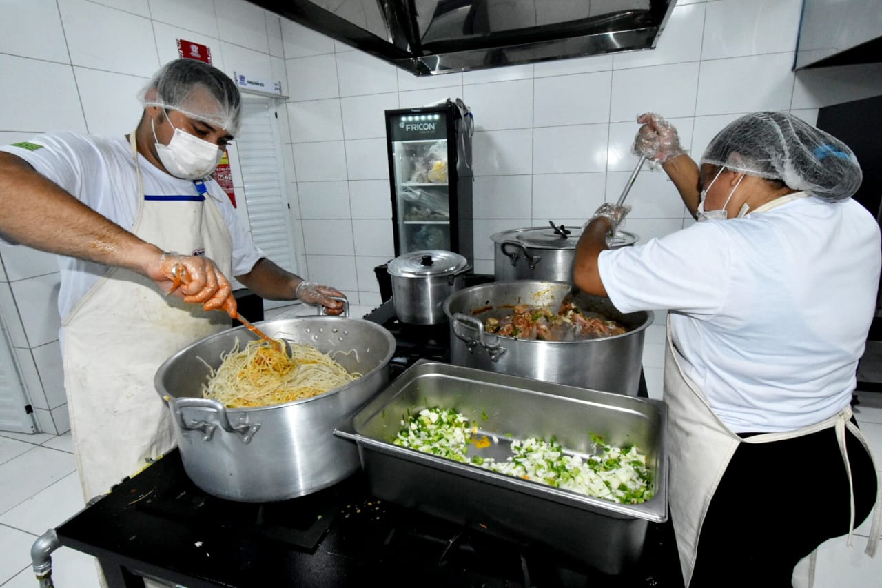Restaurante Popular oferece refeições balanceadas a preços acessíveis para a população