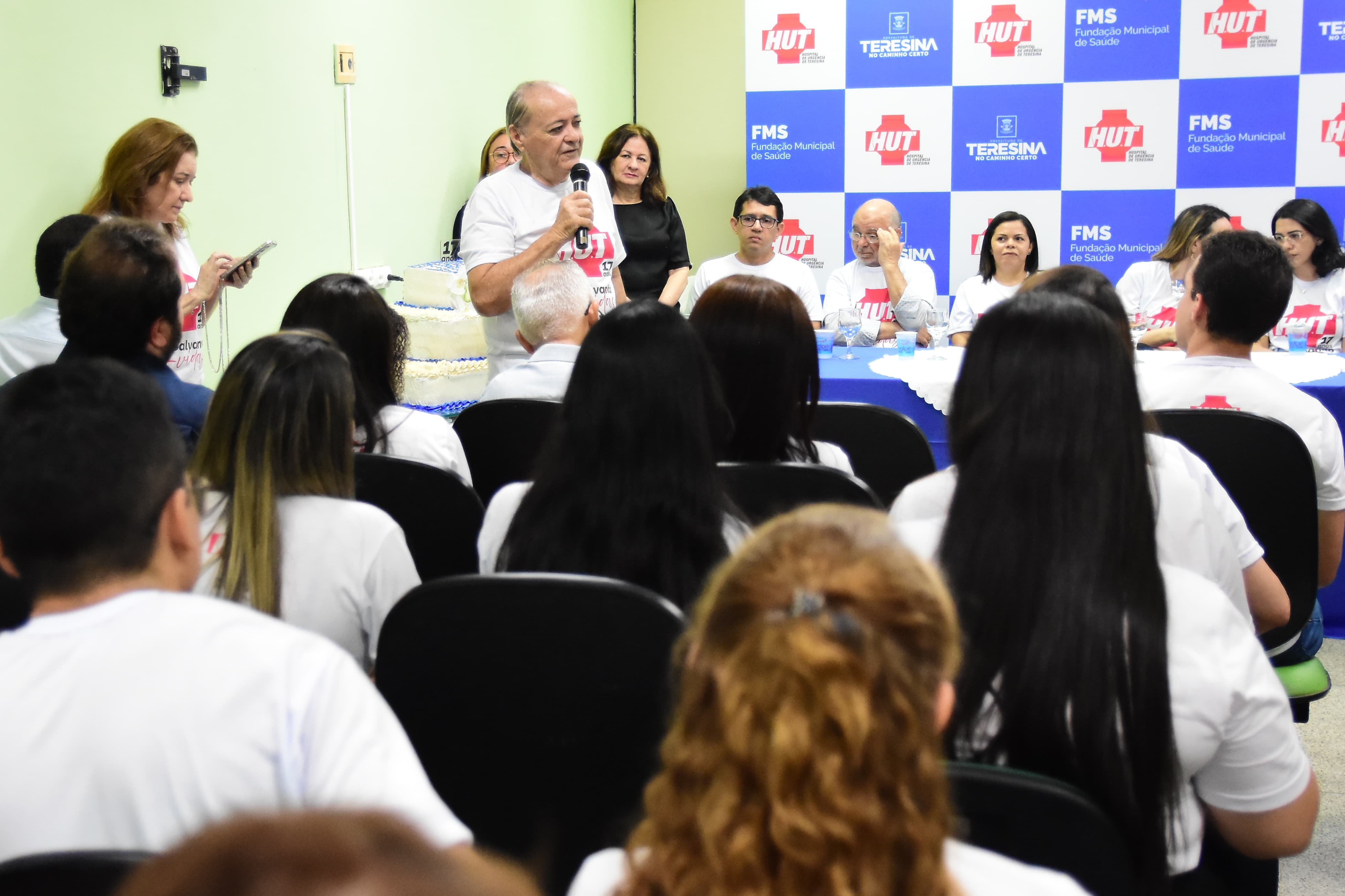 Prefeito Silvio Mendes participou da solenidade de aniversário do HUT