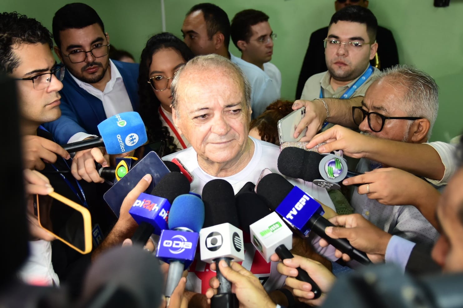 Prefeito Silvio Mendes em entrevista à imprensa
