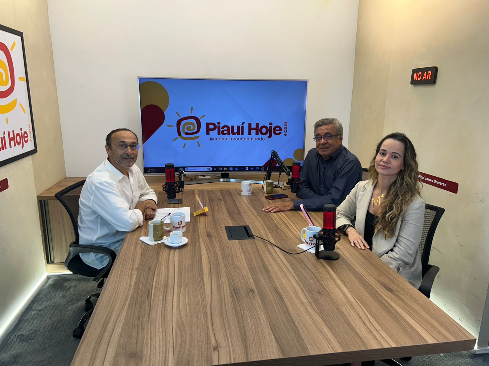 O professor Ricardo Arraes concedeu entrevista ao Piauí Hoje, sob mediação dos jornalistas Maria Luiza Barreto e Roberto John