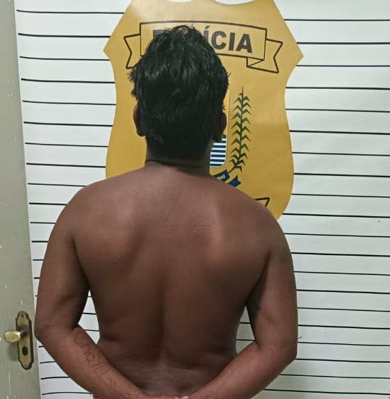Suspeito tentou arrombar o portão e ameaçou a vítima