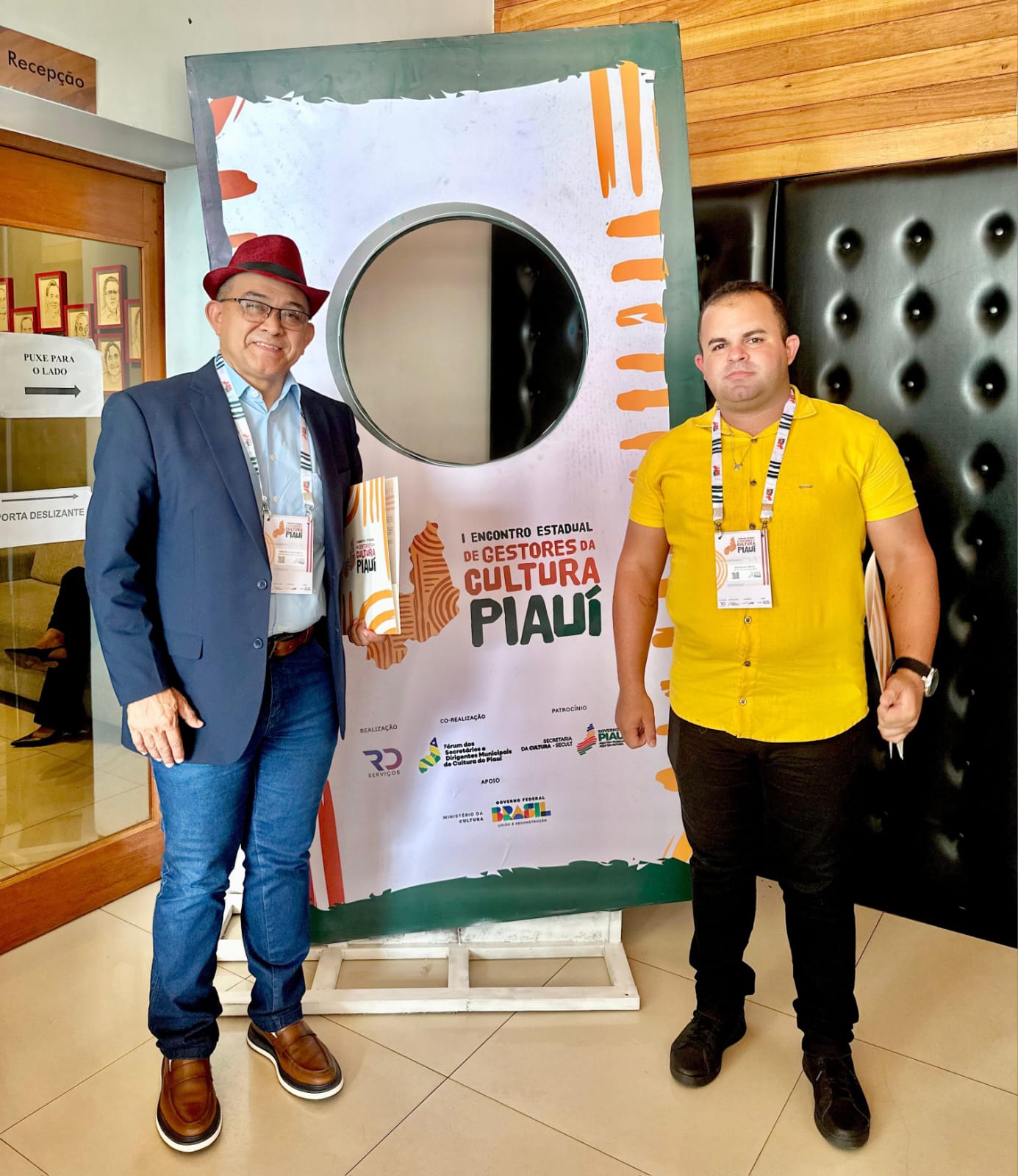 Prefeito de São João do Piauí, Abdoral Melo e o secretário de Cultura, Douglas Farias