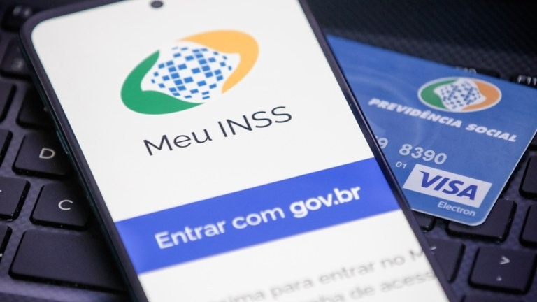 No primeiro dia de operação, 473 mil pessoas solicitam reembolso pelo Meu INSS