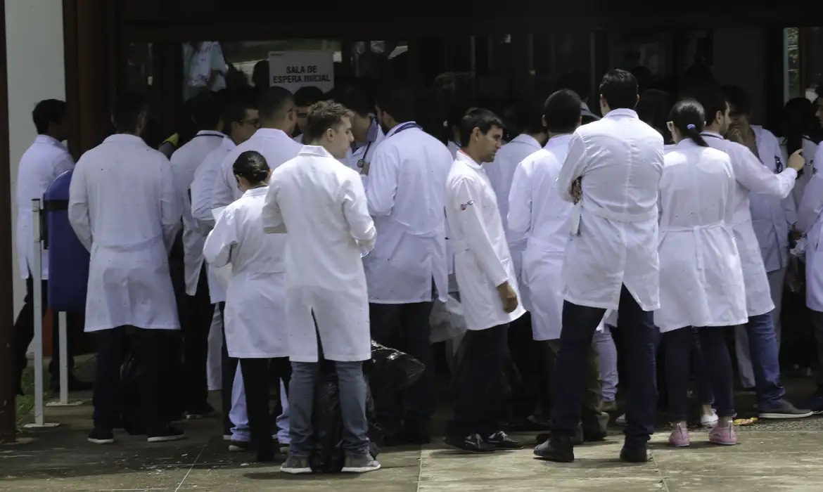Exame Nacional de Revalidação de Diplomas Médicos Expedidos por Instituição de educação superior estrangeira (Revalida)