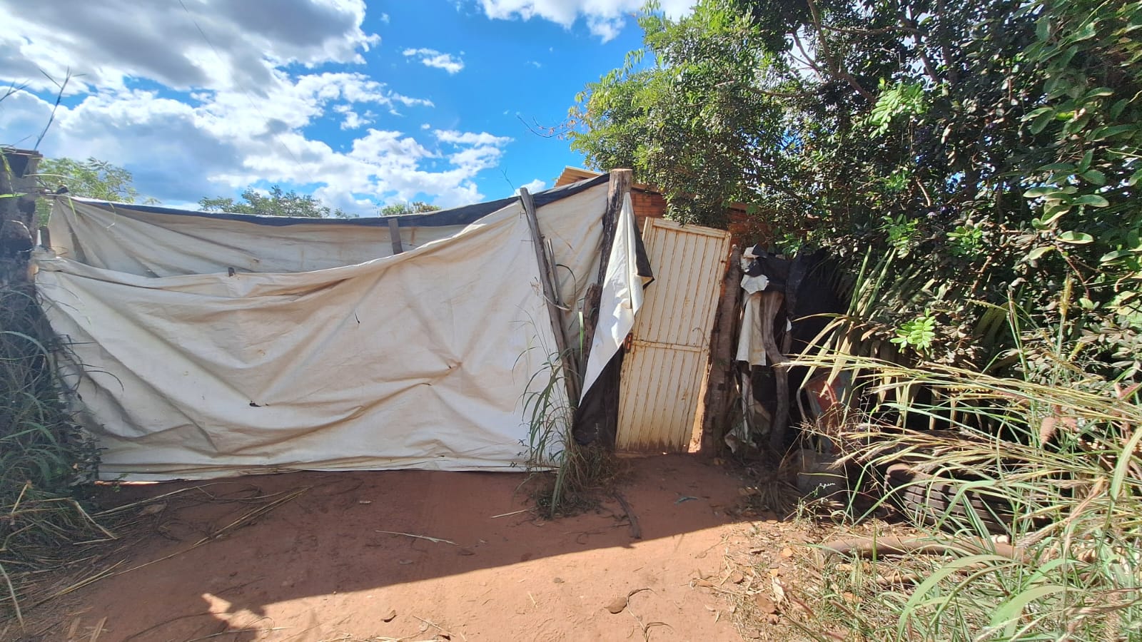 Casa onde família era mantida em cárcere privado