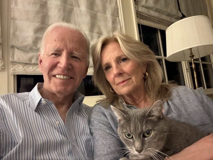 Joe Biden e a esposa, Jill, unidos após o diagnóstico de câncer do ex-presidente