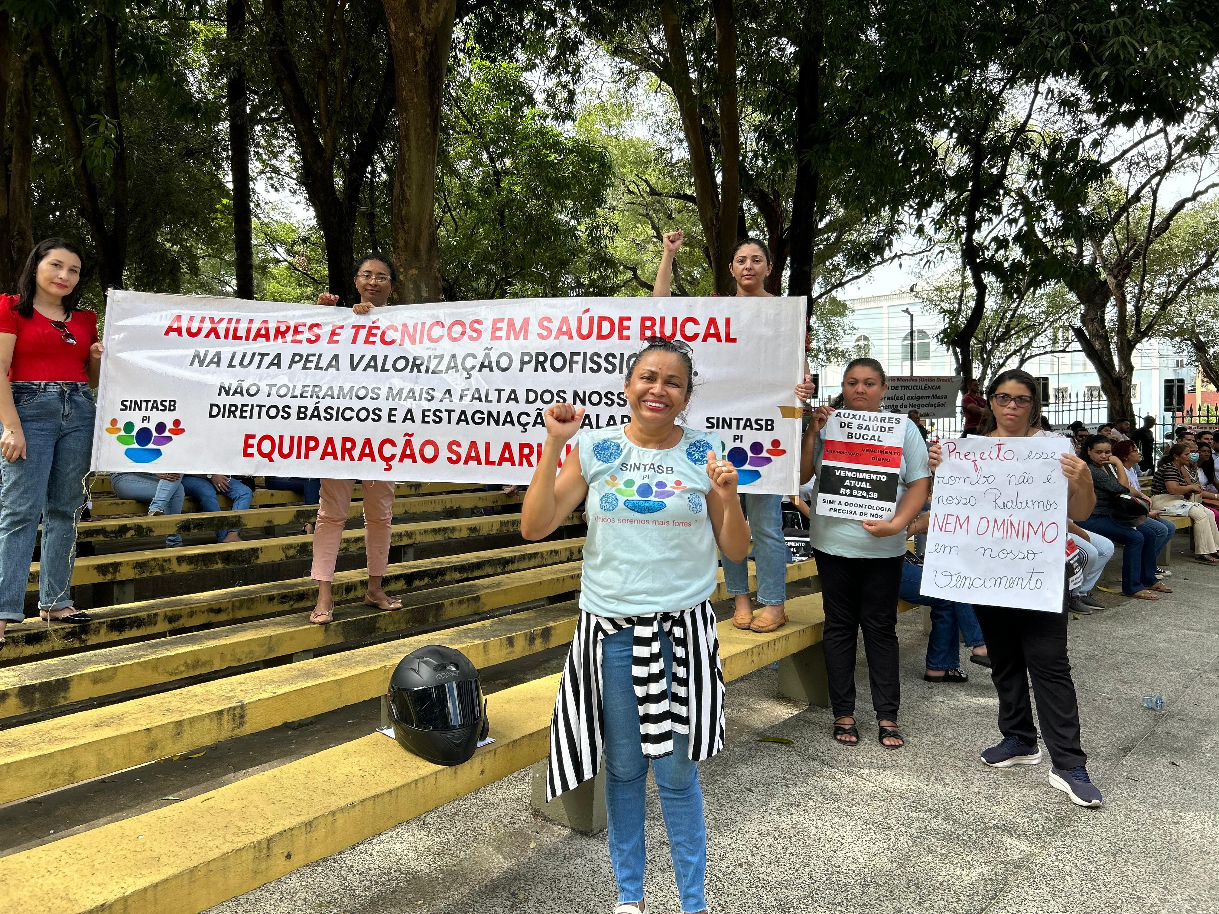 Assembleia geral extraordinária no Teatro de Arena