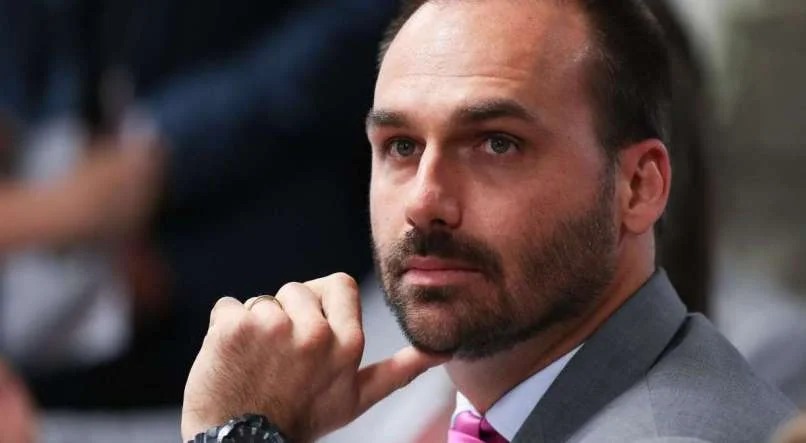 Eduardo Bolsonaro recusa doações por Pix após campanha feita sem seu aval; ele vive nos EUA desde que se licenciou do mandato