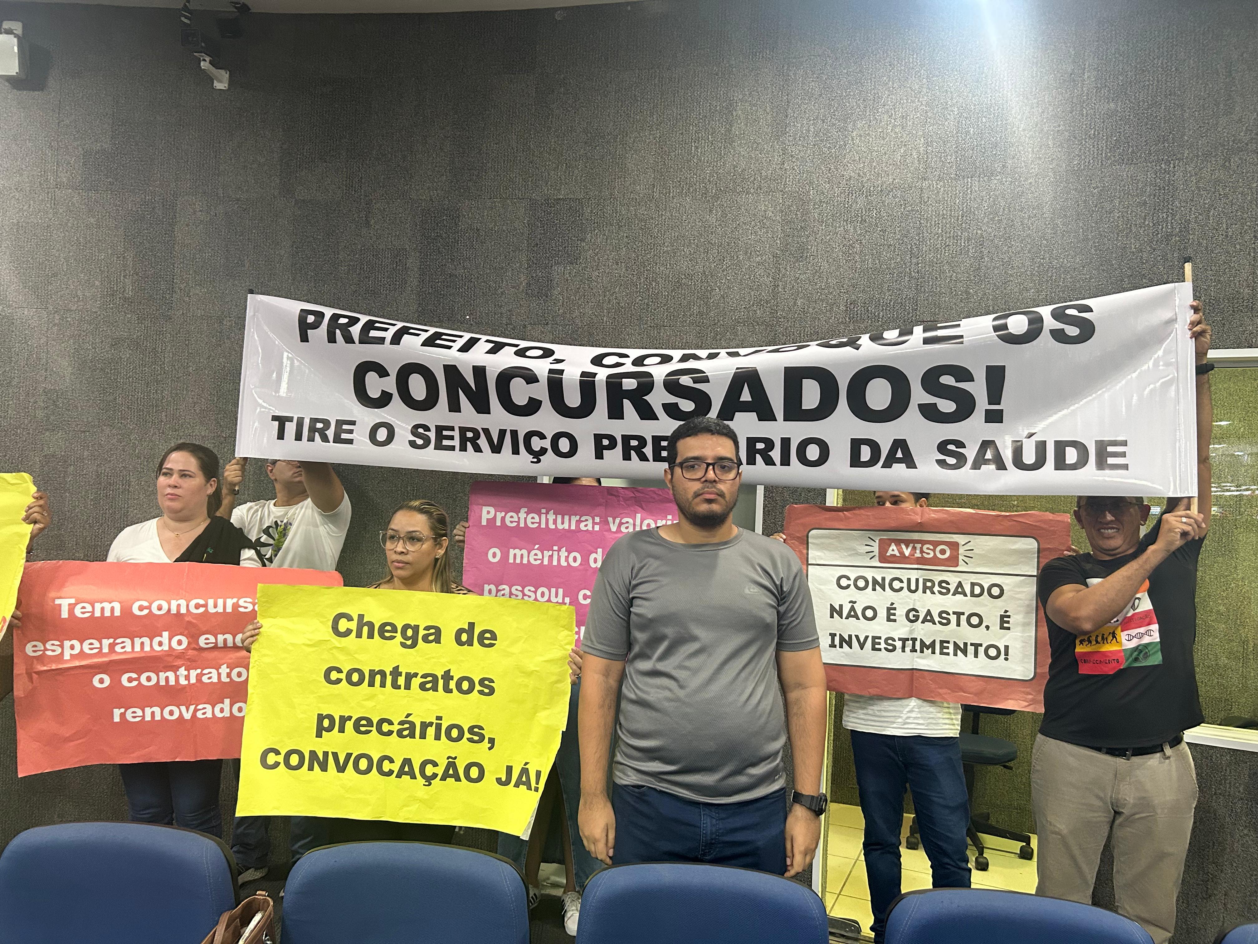 Concursados fizeram manifestação na Câmara Municipal
