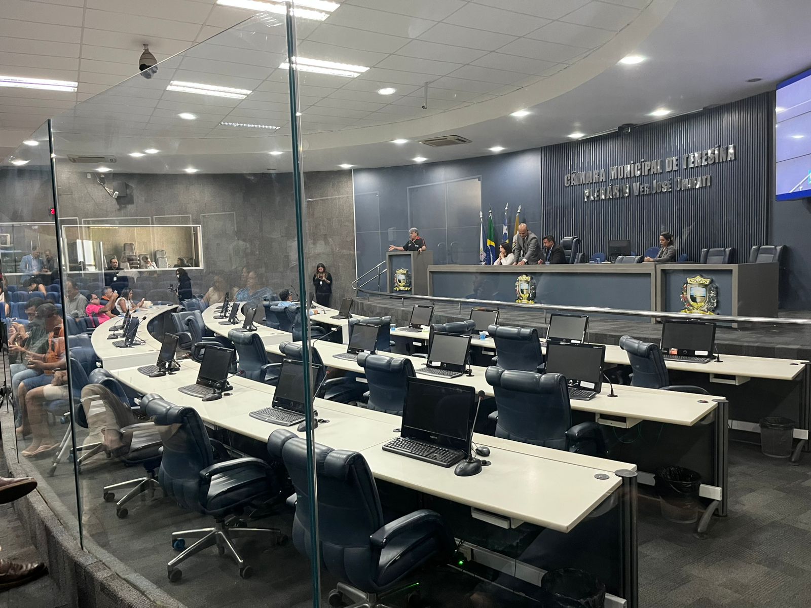 Apenas 5 dos 29 vereadores da capital compareceram à audiência