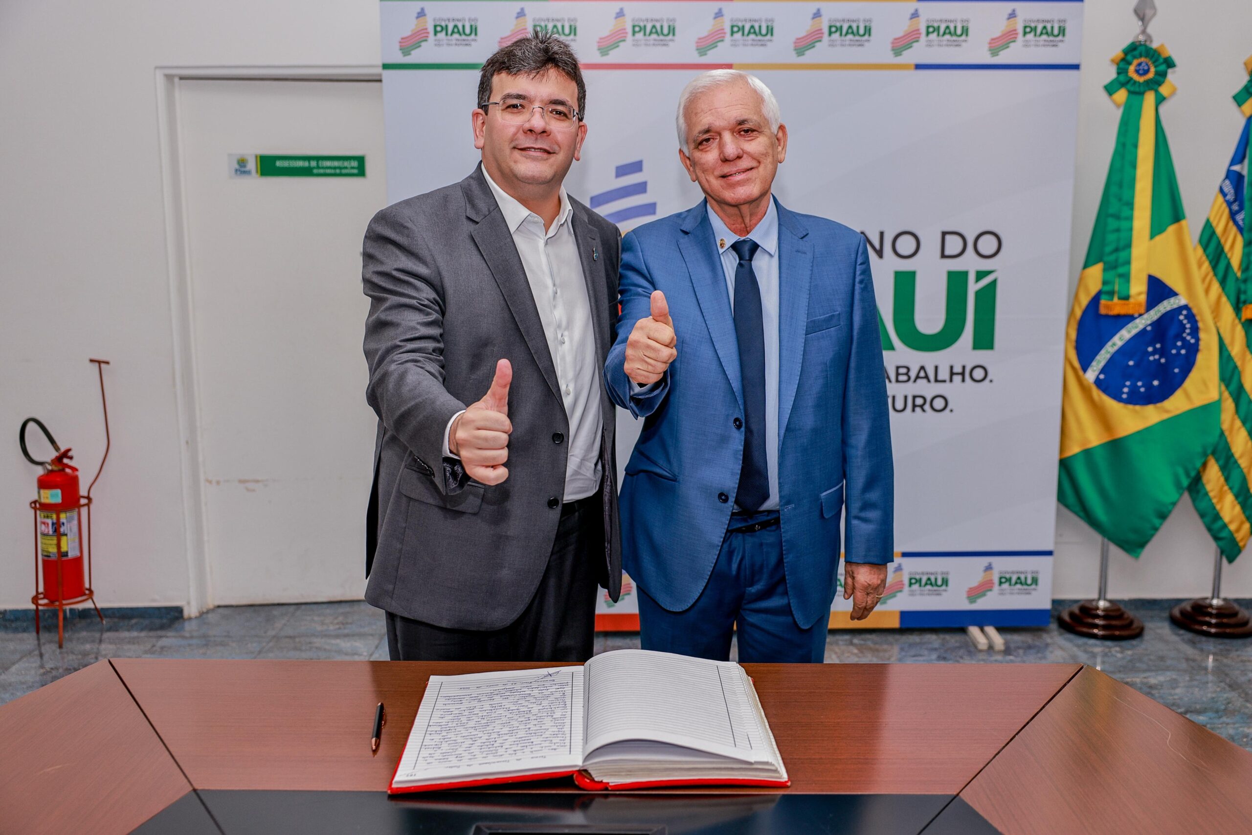 Rafael Fonteles transmitiu o cargo para o vice-governador Themístocles Filho