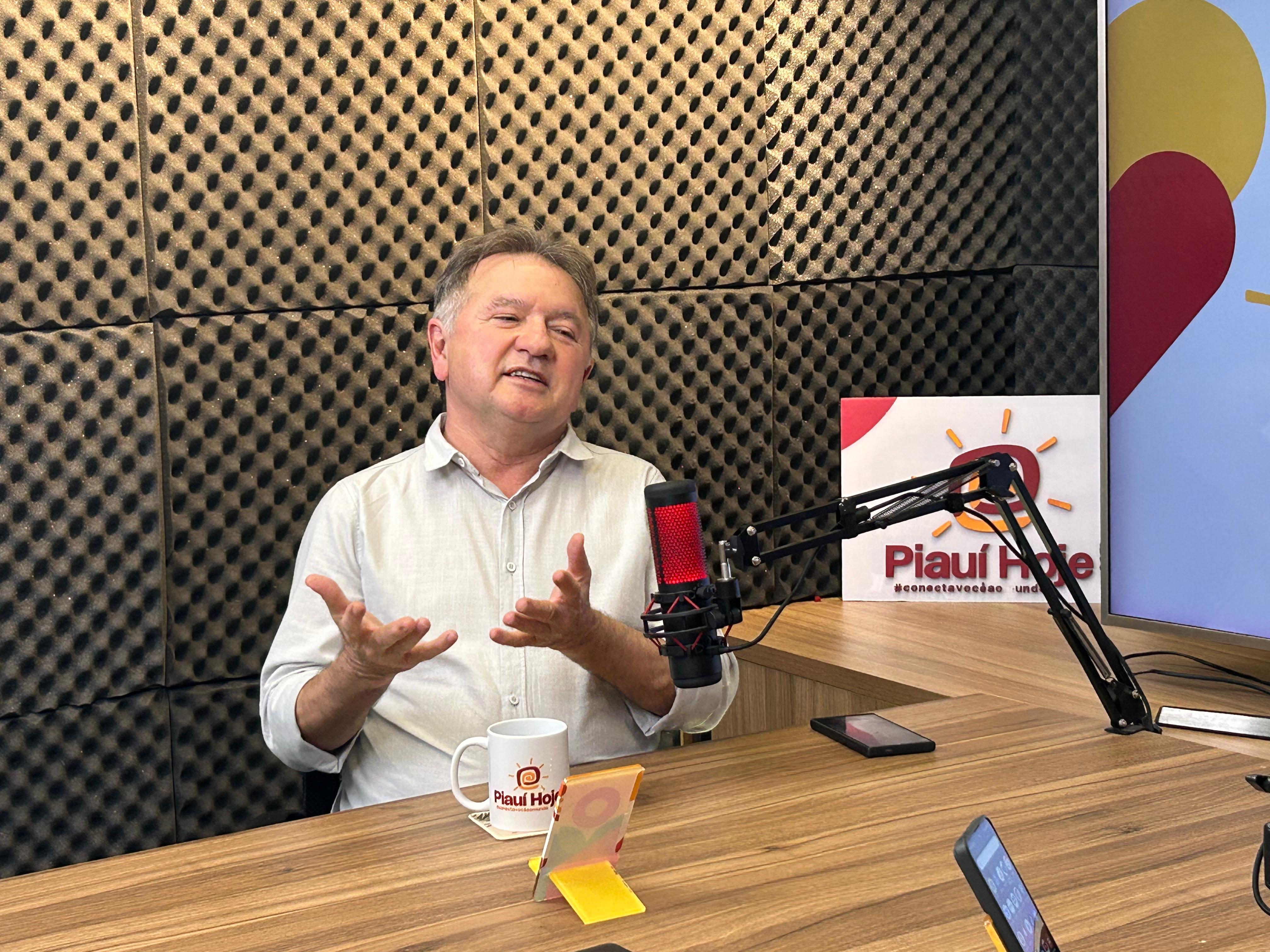 Deputado federal Merlong Solano em entrevista para o podcast Piauí Hoje