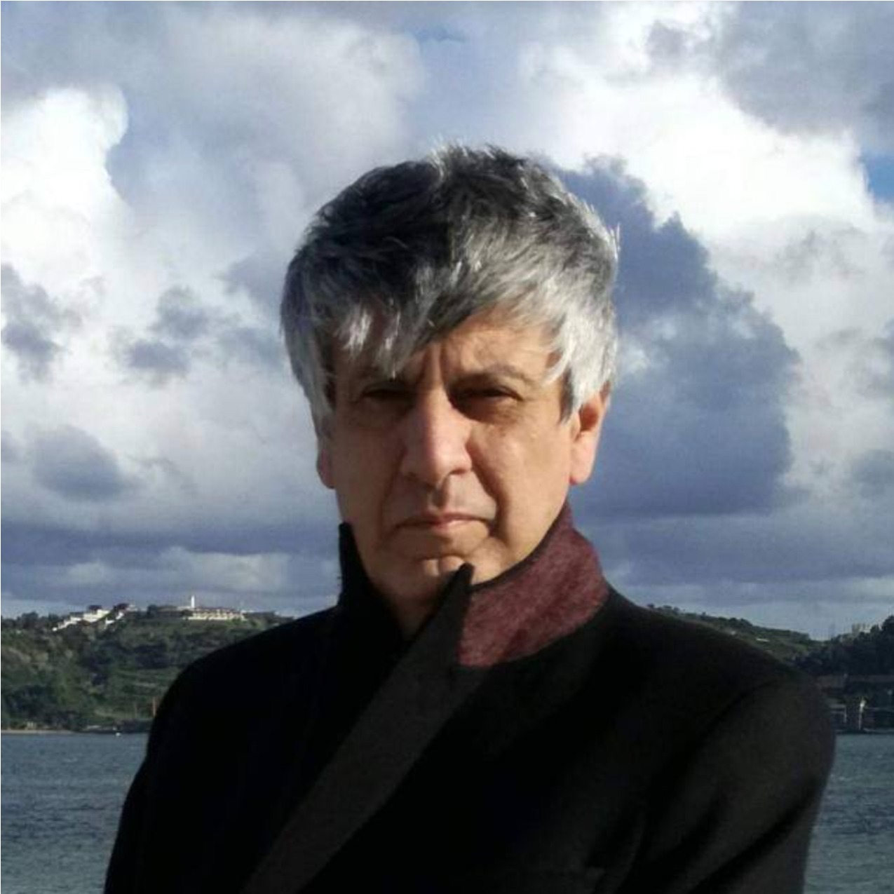 Escritor português Mário Máximo, poeta e romancista