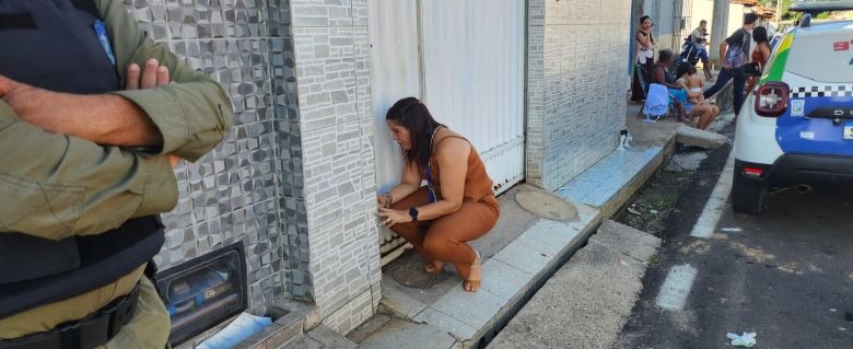 Menina de 4 anos foi resgatada sozinha e em estado de desnutrição em casa na zona Norte de Teresina; mãe está sendo investigada