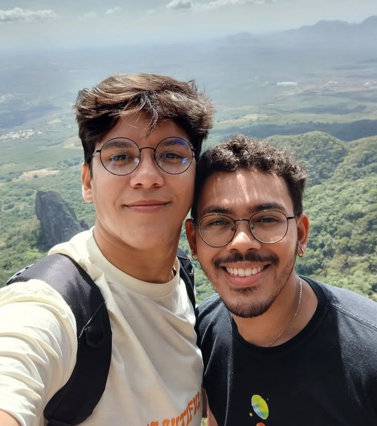 João e Vitor Gabriel em viagem