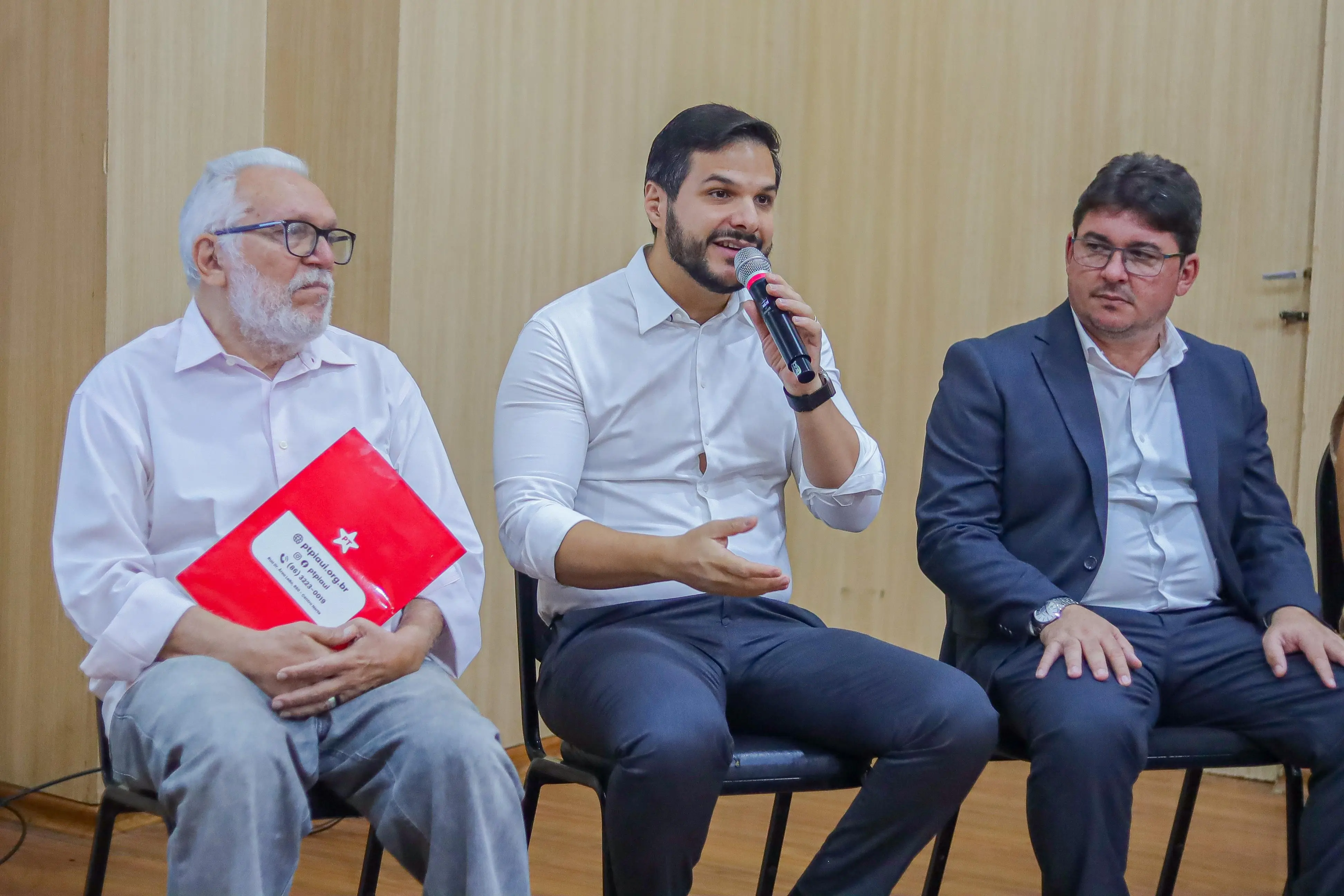 Secretário Washington Bandeira participa de debate sobre Educação no Encontro do PT