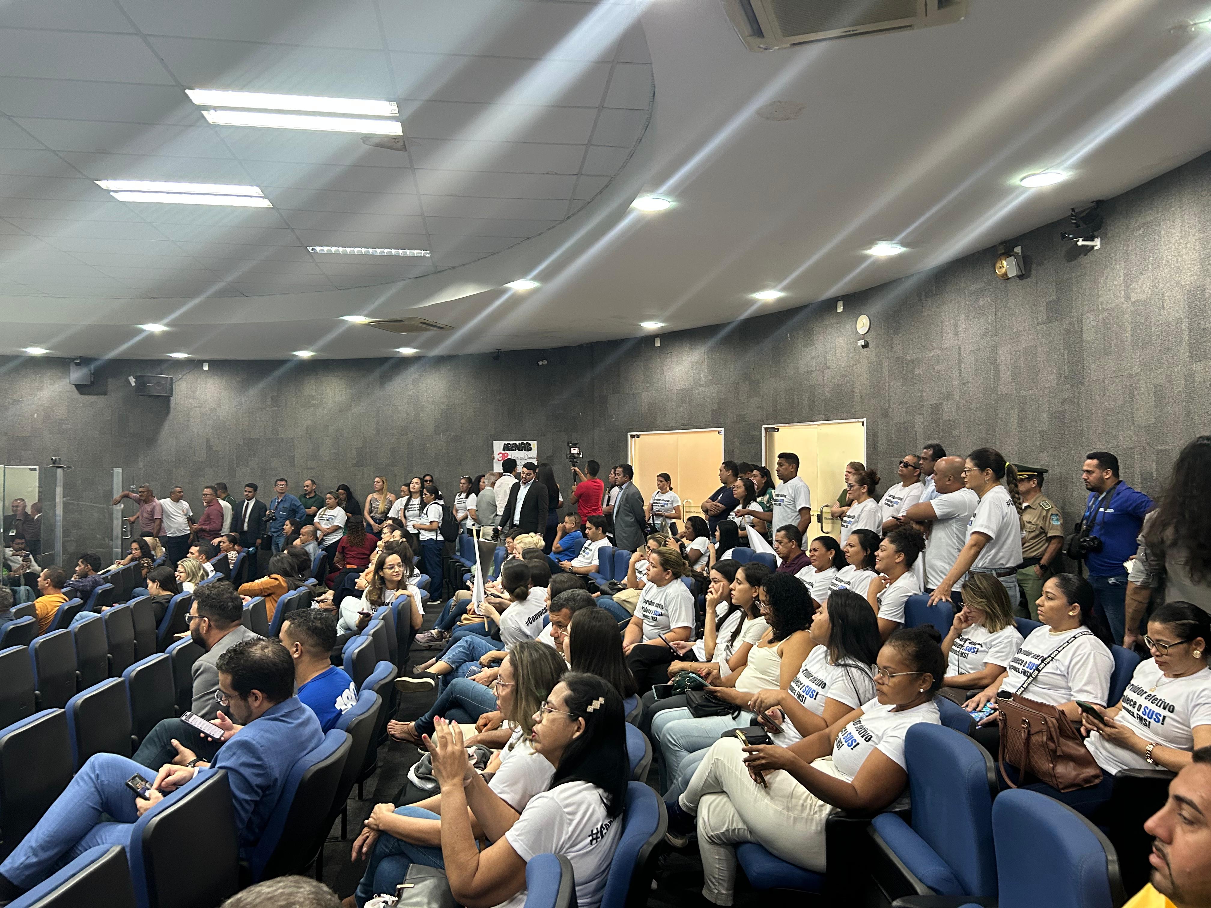 Representantes da comissão geral dos concursados de toda a categoria da Fundação Municipal
