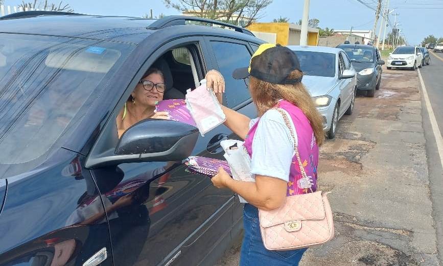 Ação de alerta sobre respeito à pessoa idosa no trânsito