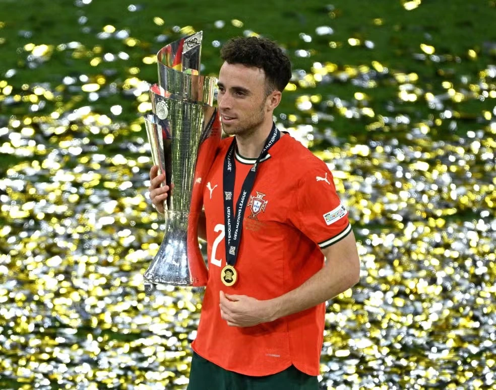 Diogo Jota morreu após carro sair da pista e pegar fogo na Espanha