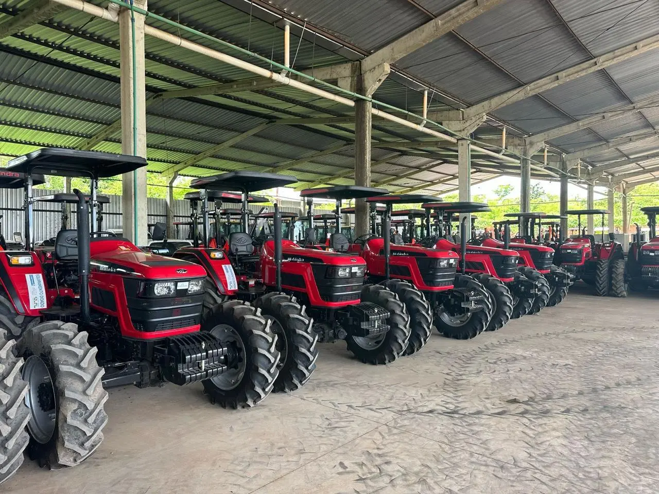 Equipamentos agrícolas que serão entregues nesta terça-feira (19)