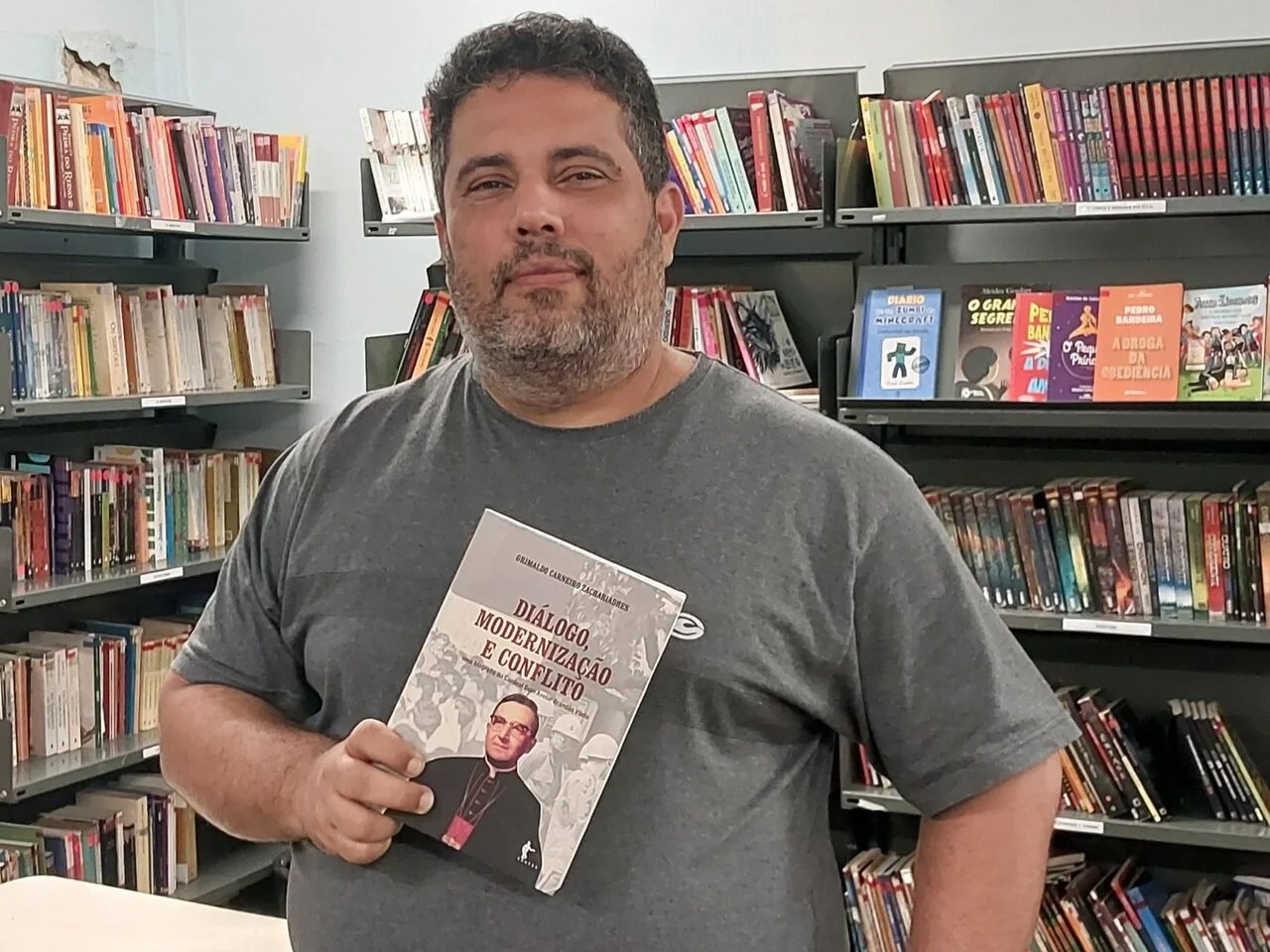 Professor e historiador Grimaldo Zachariadhes escreveu biografia de Dom Avelar