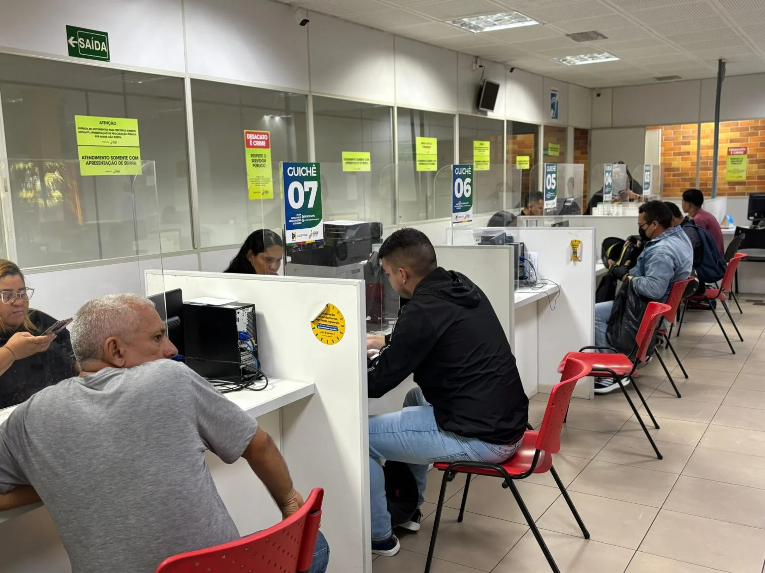 Pessoas em atendimento no Detran-PI