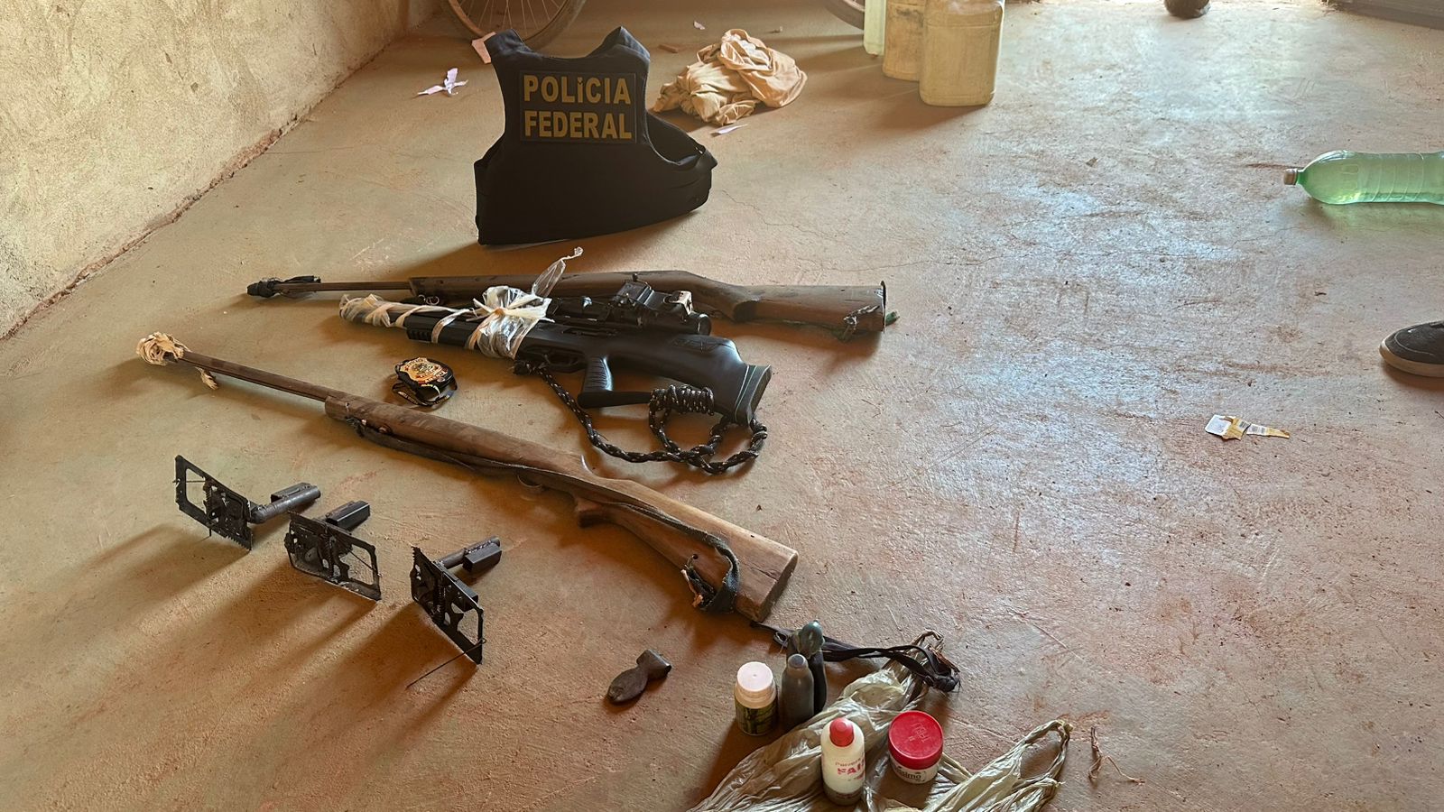 Armas apreendidas pela Polícia Federal (PF)